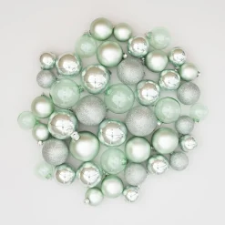 44 Eucalyptus Kerstballen In Handige Opbergbox