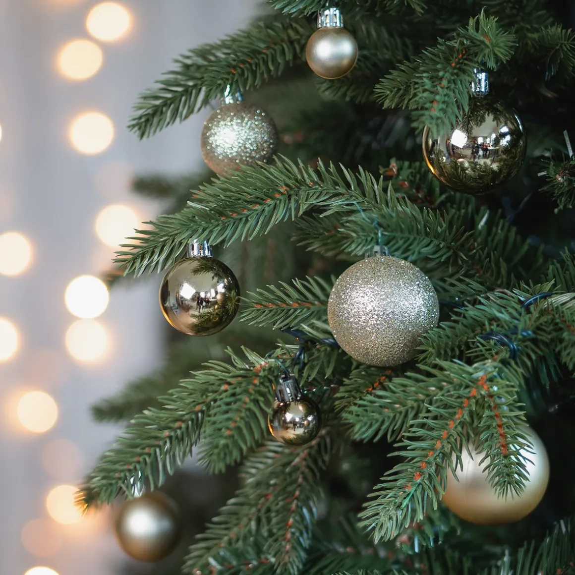 36 Kleine Kunststof Kerstballen Licht Goud In Koker