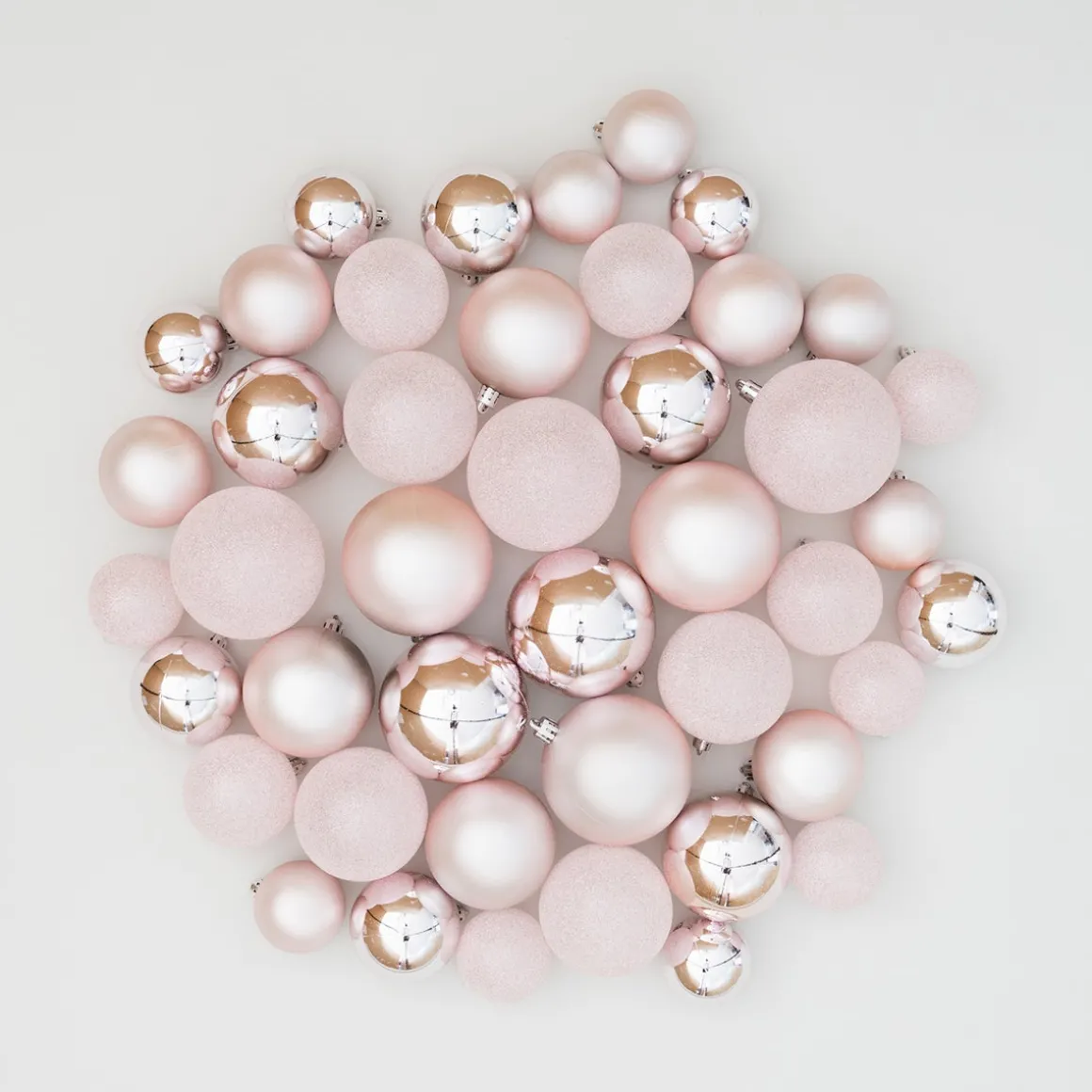44 Roze Kerstballen In Opbergkoker