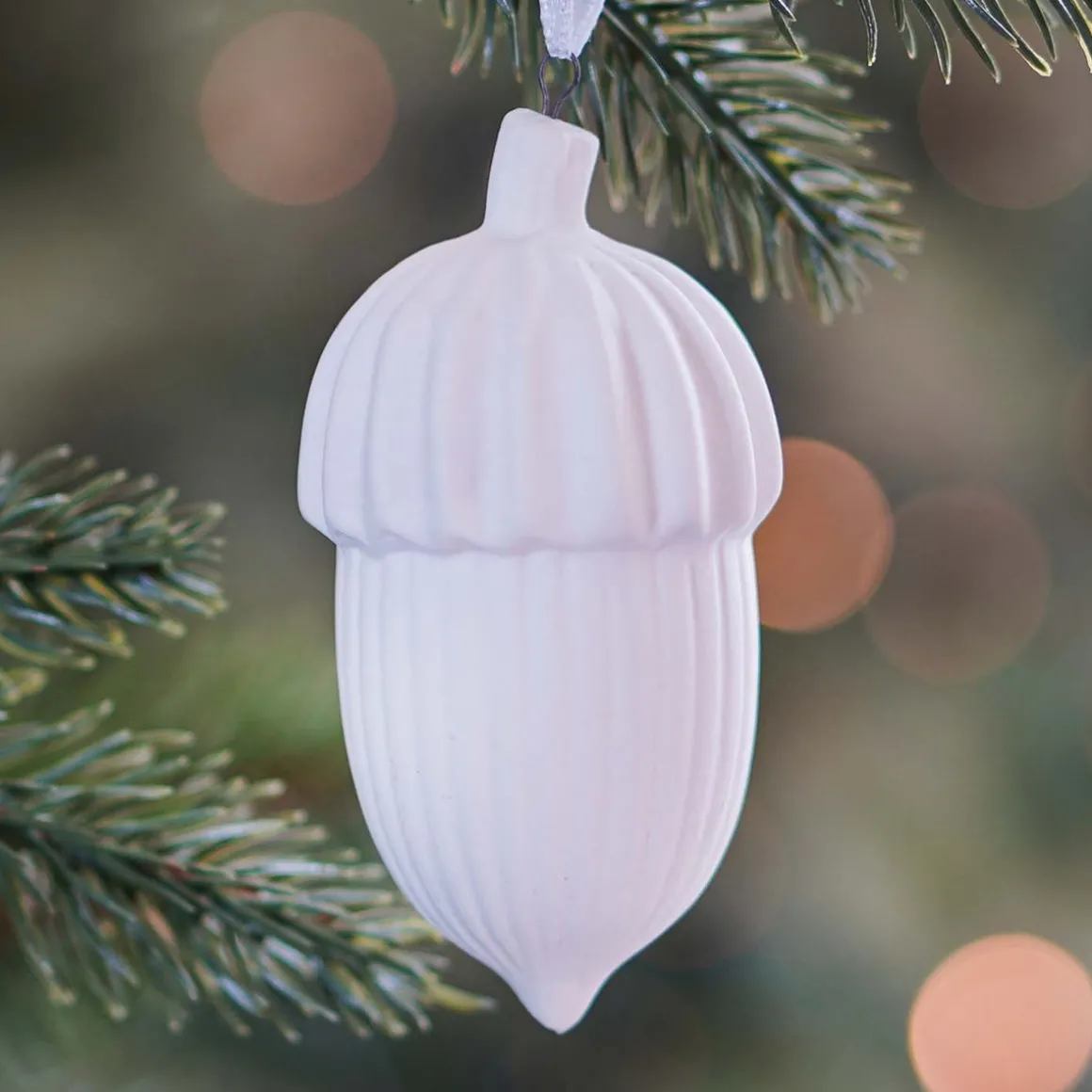 Hanger Eikel Porselein 4 Cm Wit