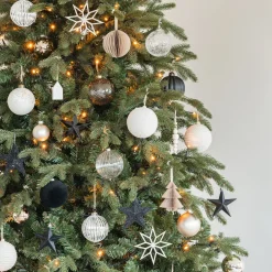 Kerstboompakket 'Morning Mist': Natuurlijke Materialen En Minimalistisch Design