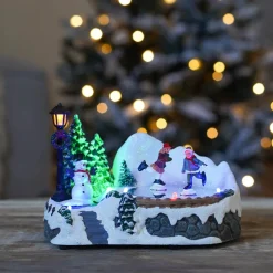 Kersttafereel Ice Skating 18 Cm Music