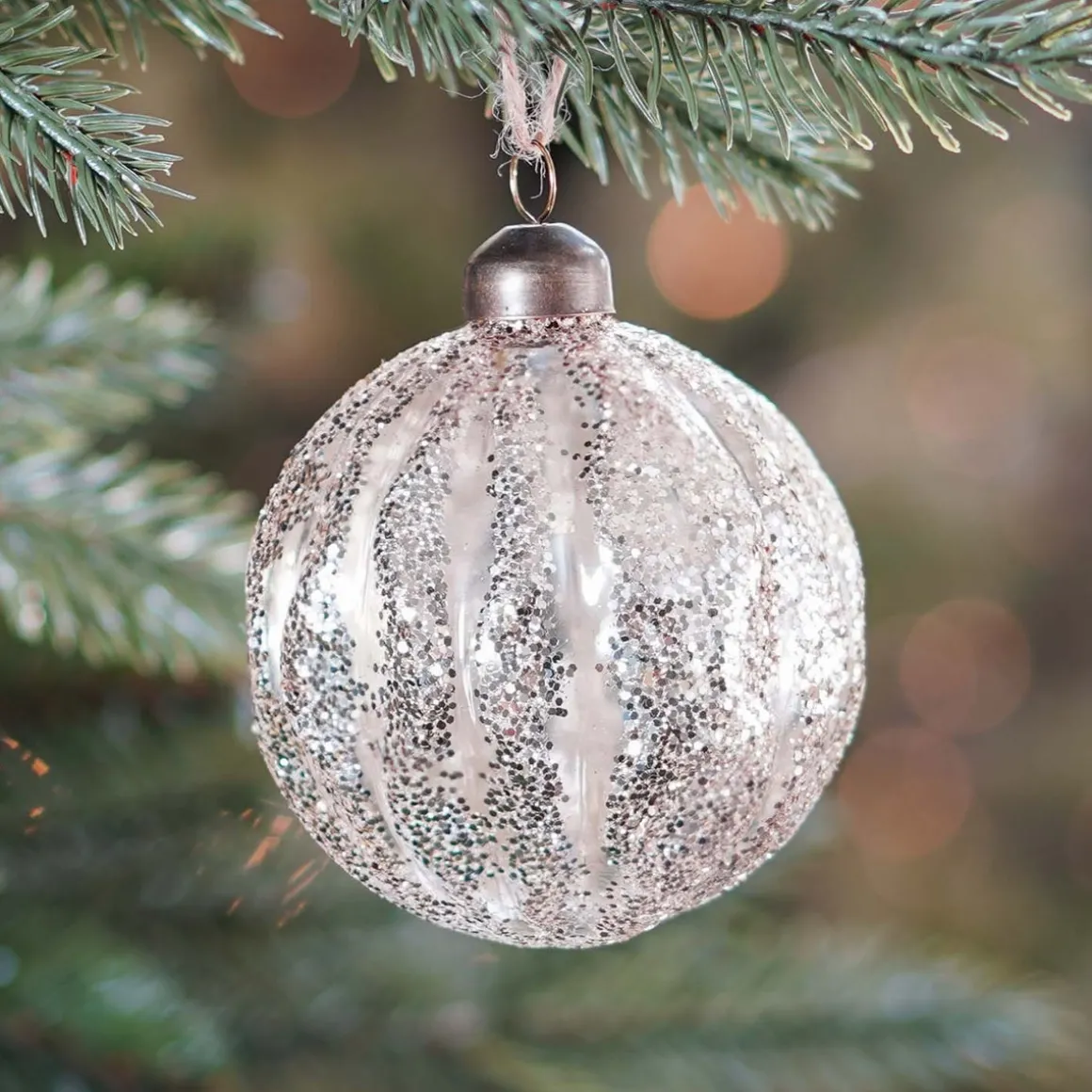 Luxe Kerstbal Doorzichtig Met Gliterstrepen | Champagne | Glas | 8cm