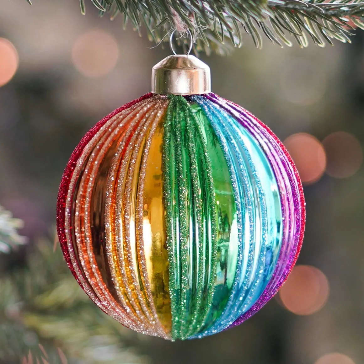 Luxe Kerstbal Met Verticaal Relief | Glas | Regenboog | 8cm