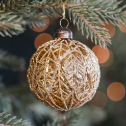 Warme Gouden Kerstbal Met Bladmotief