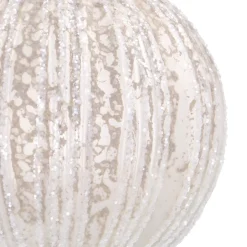 Witte Craquelé Kerstbal Met Glitterstrepen